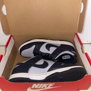 Nike Georgetown Dunks size 6y